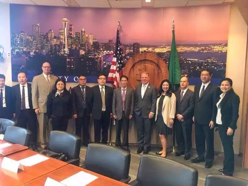 陶曉鶯董事長作為企業代表在美國參加“杭州遇見西雅圖”活動.jpg 陶曉鶯董事長作為企業代表在美國參加“杭州遇見西雅圖”活動.jpg